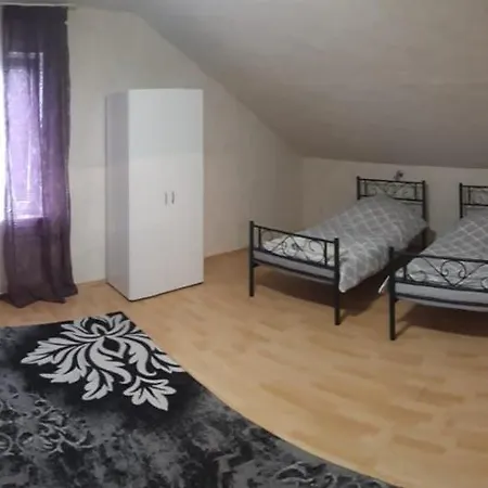 In بيت ضيافة